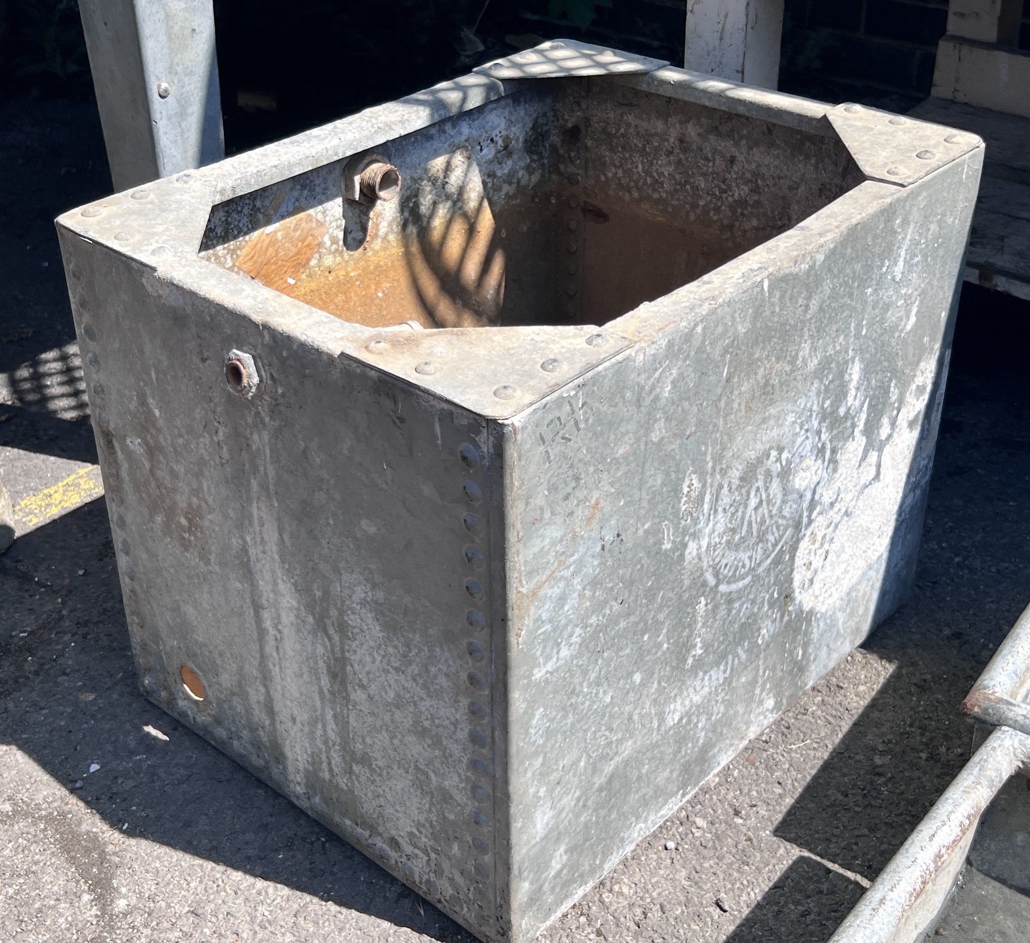 A rectangular galvanised water tank, width 60cm, depth 46cm, height 47cm